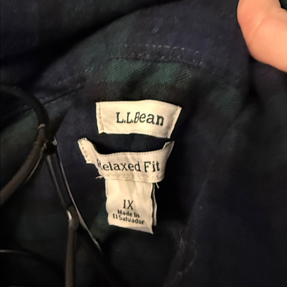 L.L. Bean relaxed fit plaid flannel button-down shirt - Picture 5 of 5